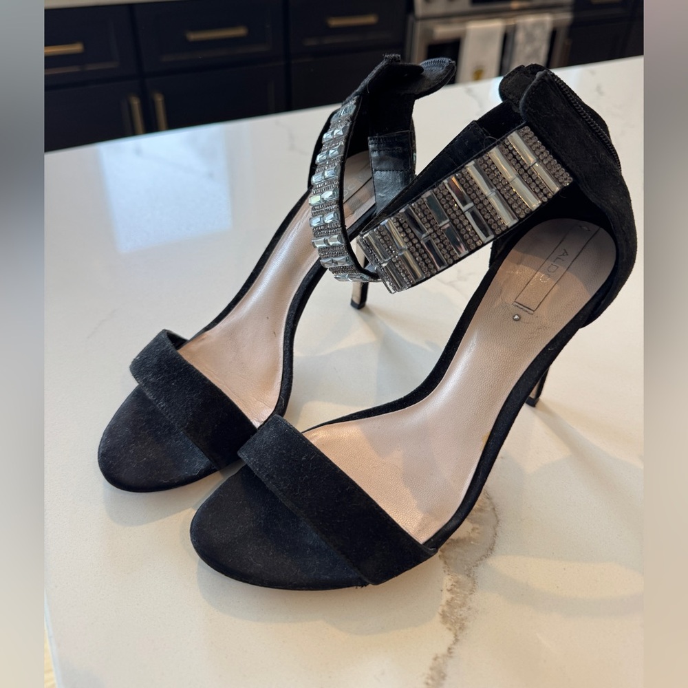 Aldo Elegant Black Heels with Metallic Details - Picture 3 of 7